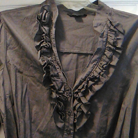 Ruffled 3x grey button down shirt - Picture 2 of 7